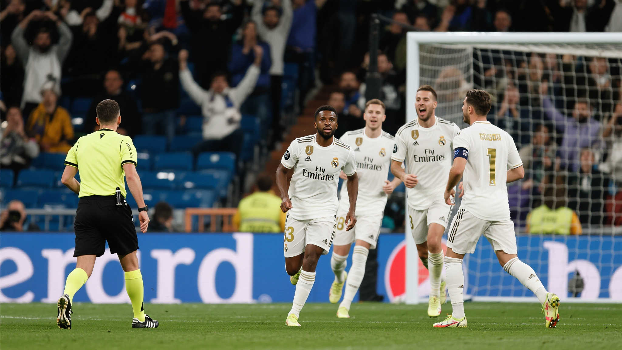 皇马十人应战3-1胜帕丘卡,世俱杯开门红 这场3-1的大胜为皇马增添了一笔关键资本,却并不是