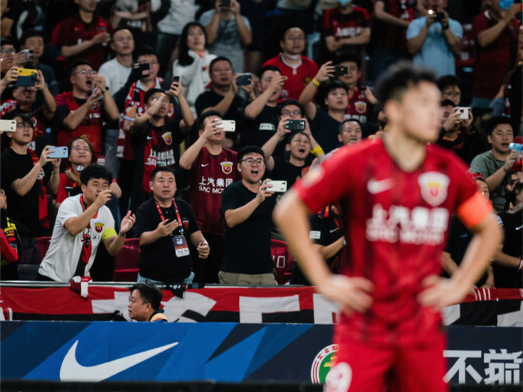 林良锋:曼联战平热刺惨败,利物浦新年开局陷危机? 林良锋:曼联战平热刺惨败,利物浦新年开局陷危机?